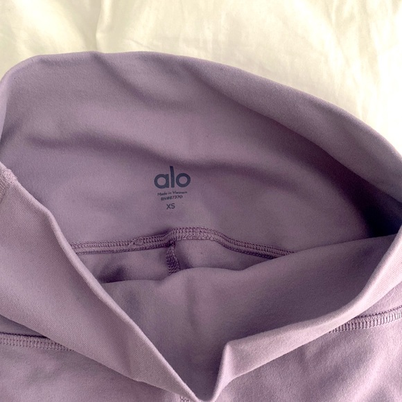 ALO Yoga Lilac Leggings, XS - Picture 3 of 5